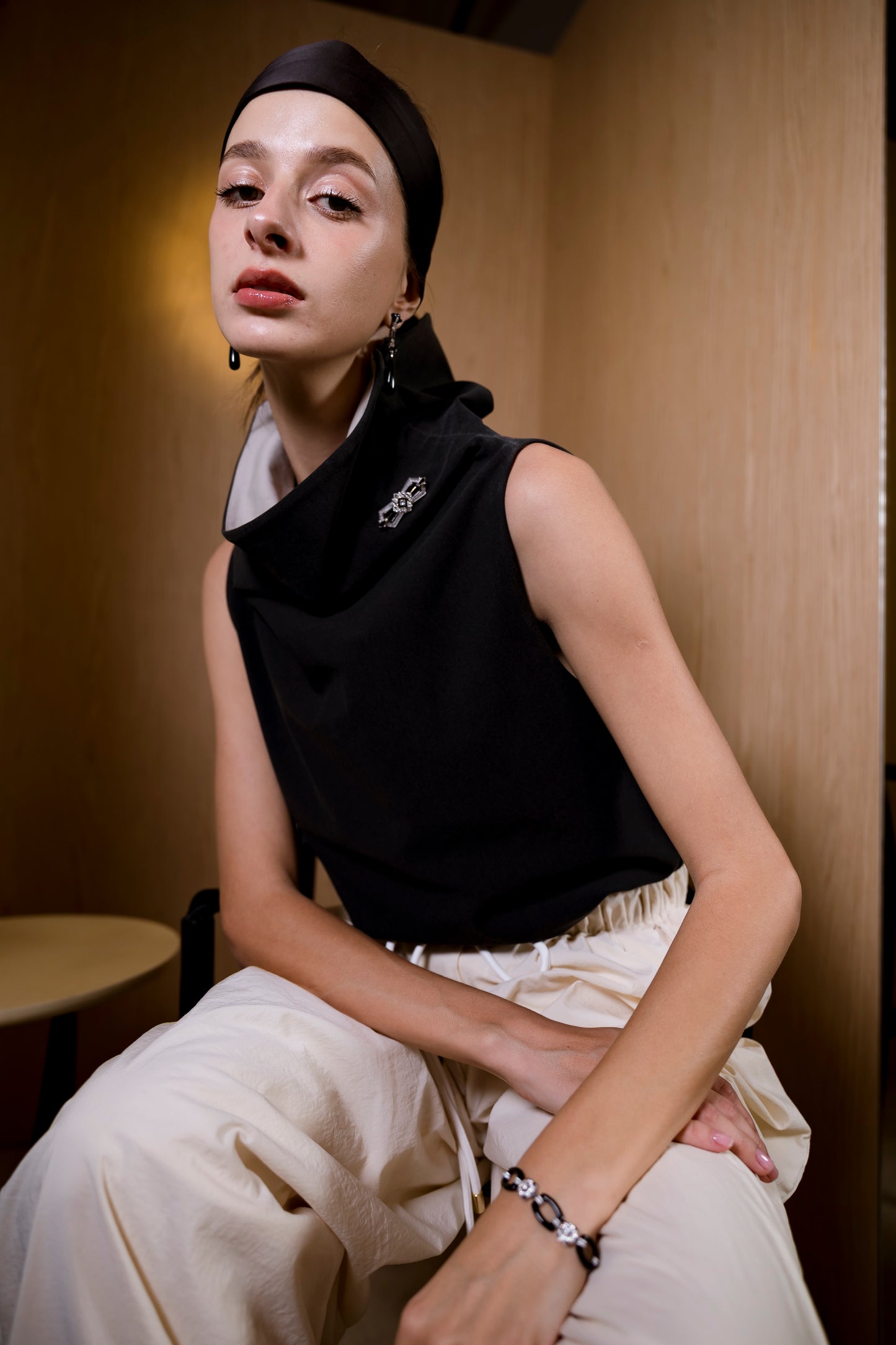 Muffler Collar Sleeveless Blouse