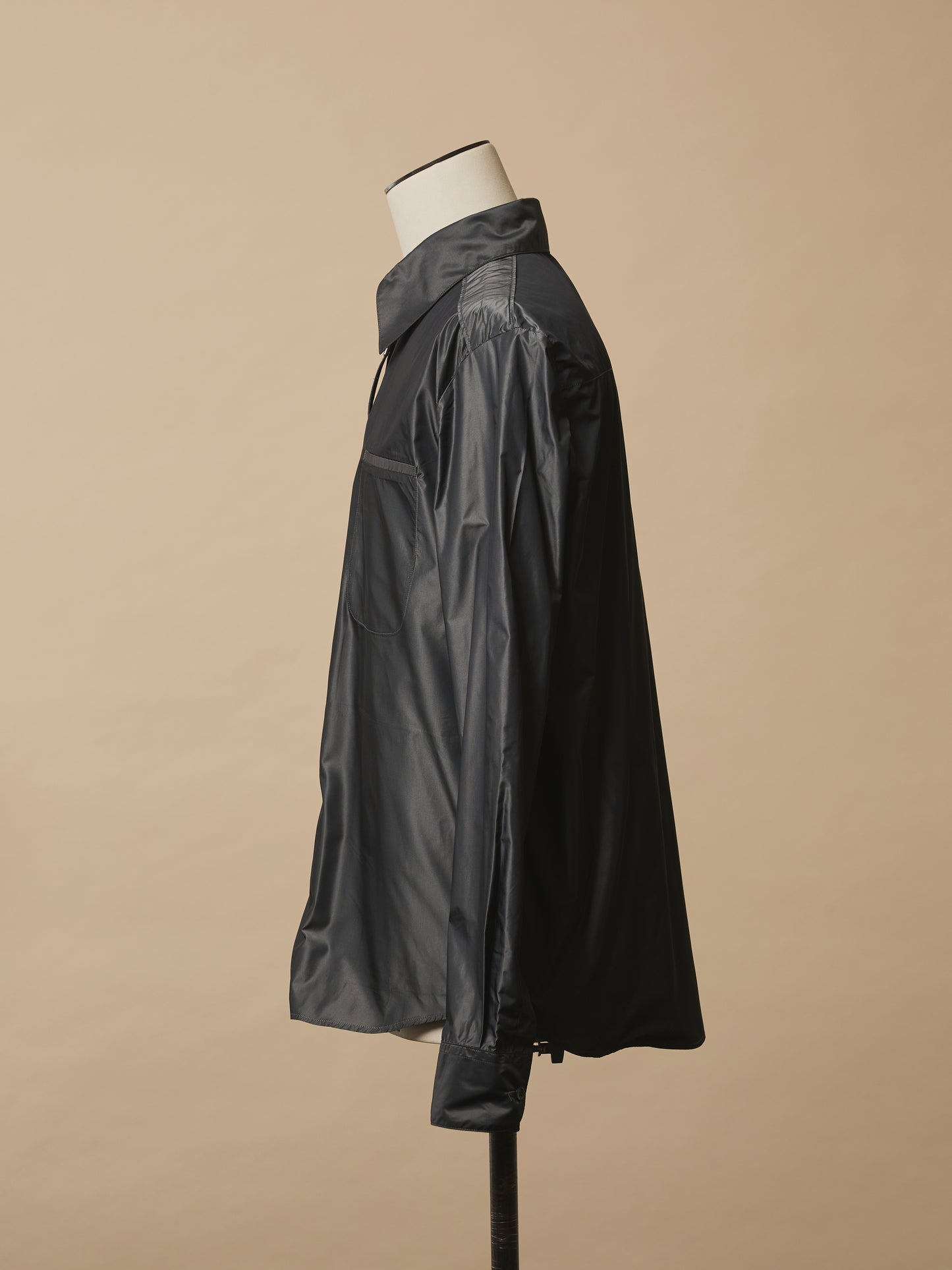 shirt with zipper closure