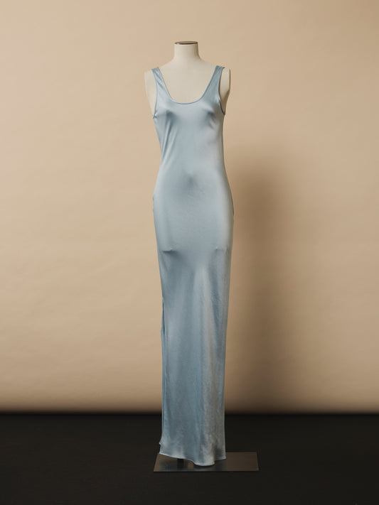 Sleeveless scope neck Long dress in satin